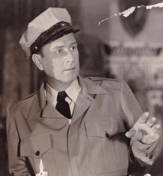 Bud_Abbott_in_a_crop_from_a_promotional_photograph_for_Abbott_and_Costello_Meet_Frankenstein_in_1948